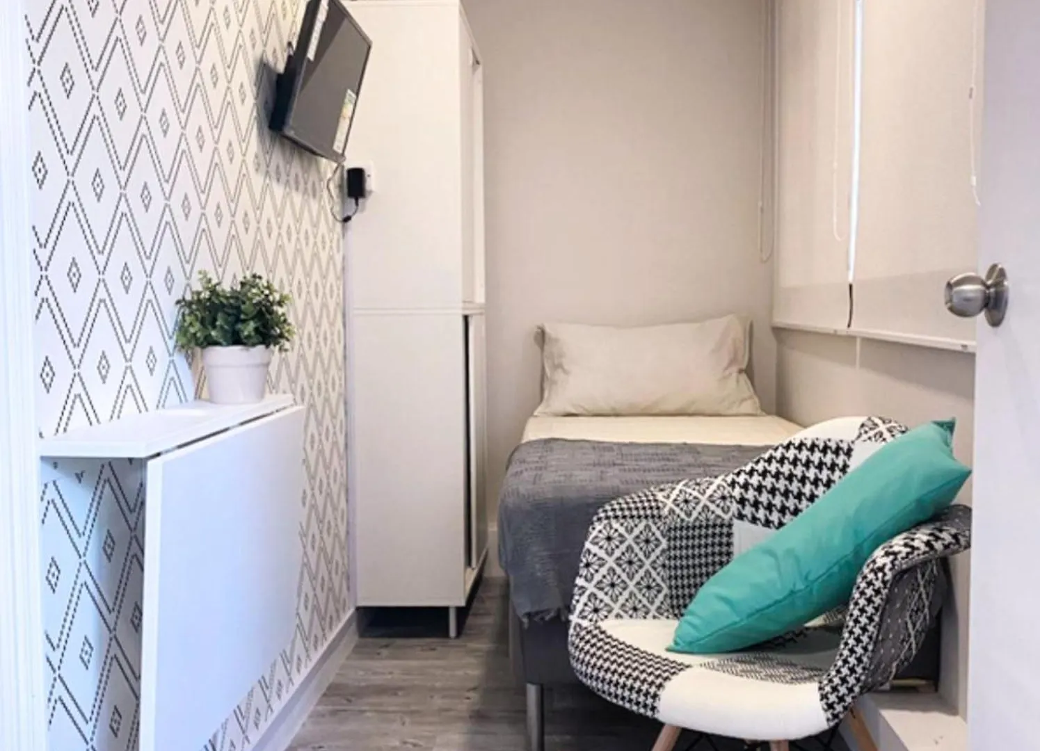 Pillows Coliving Hong Kong 2*,  China